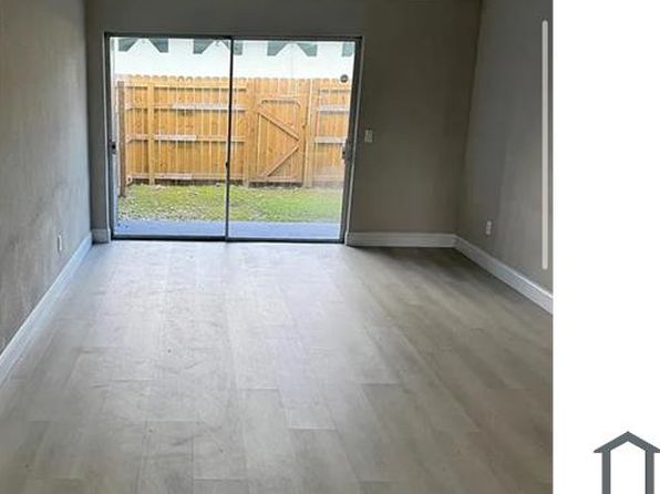 941 NE 169th St APT 102