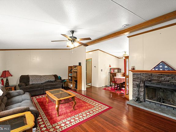 3rd image of 11830 Glen Cir