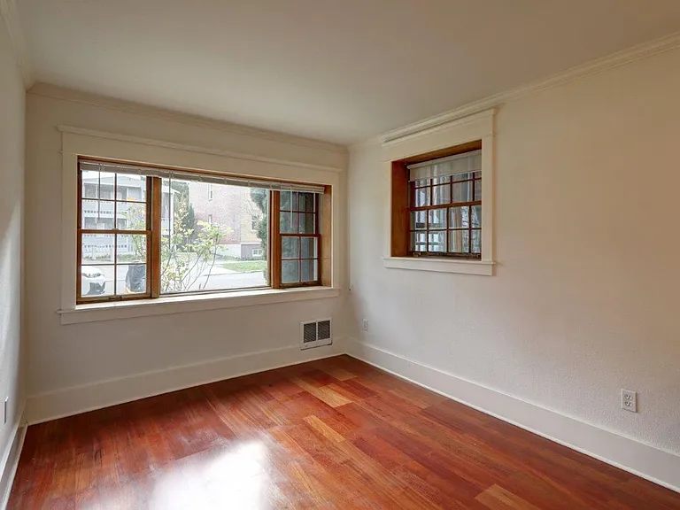 215 17th Ave E #10 — Photo 5