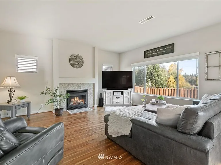 6422 Victoria Ave SE — Photo 9
