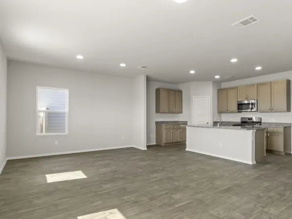 303 Fawn Hill Ln, Sealy, TX 77474