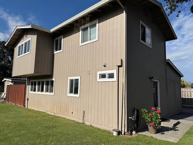 4139 front of house