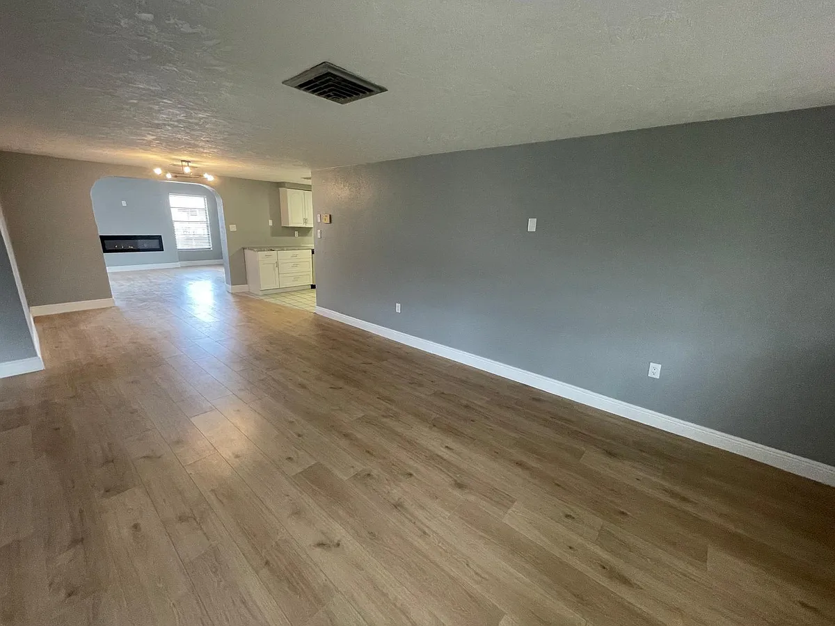 Building Photo - 13807 Plumosa Ave