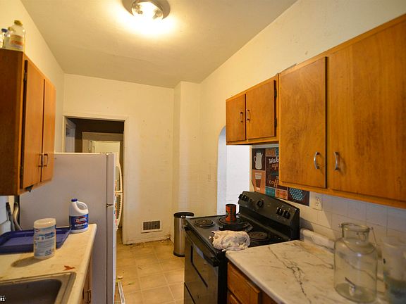15th image of 103 S Marshall St