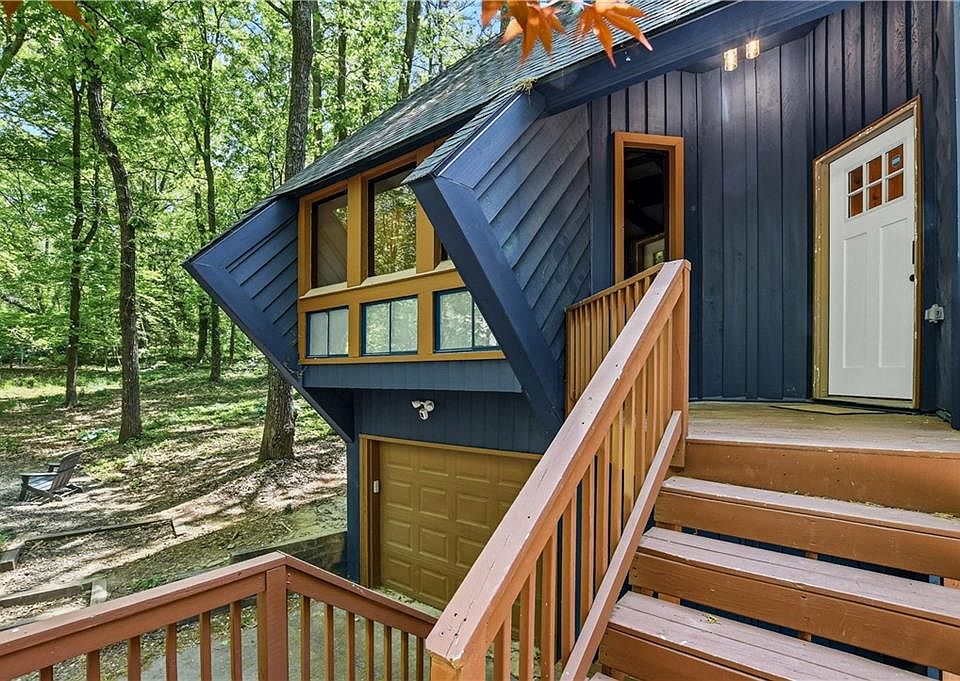 6th image of 2965 Pond View Ct