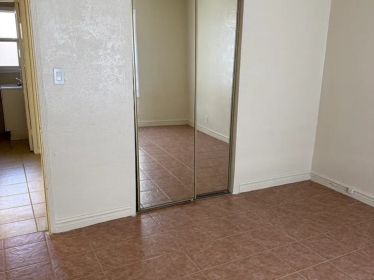 2253 S Cochran Ave — Photo 8