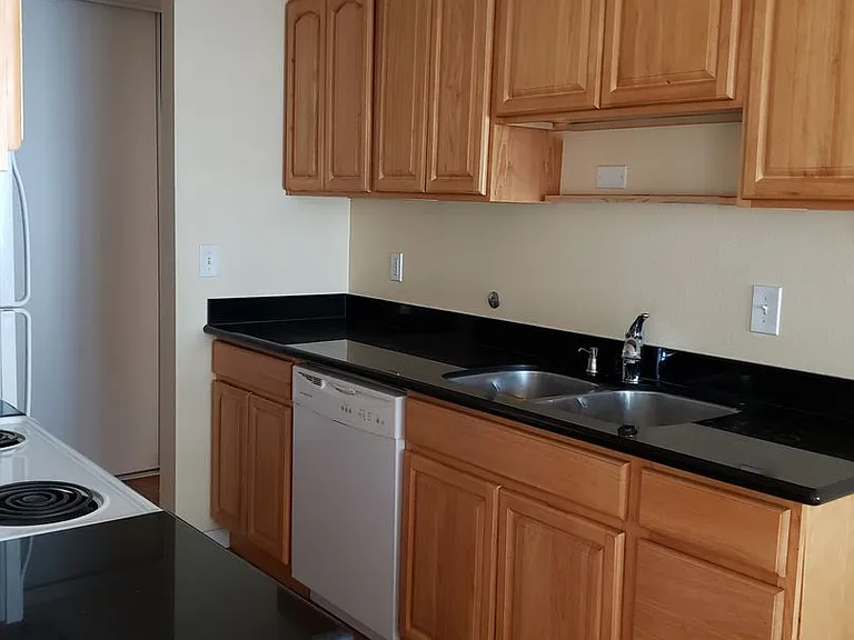 1001 Taylor Ave N — Photo 15
