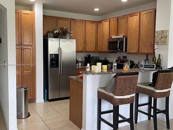 2nd image of 245 Las Brisas Cir #2