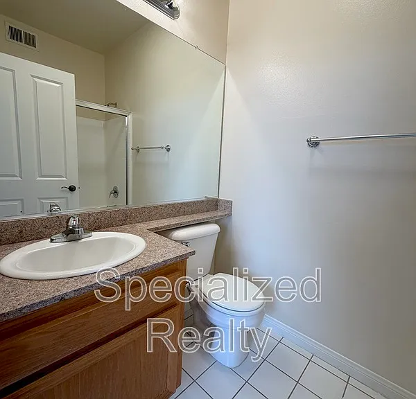 5716 Whitsett Ave — Photo 6