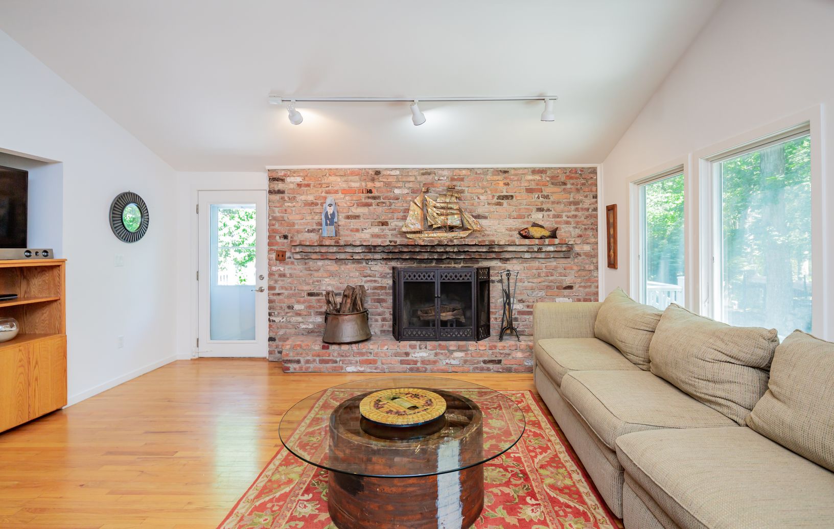 Walls of Glass & Vaulted Ceilings