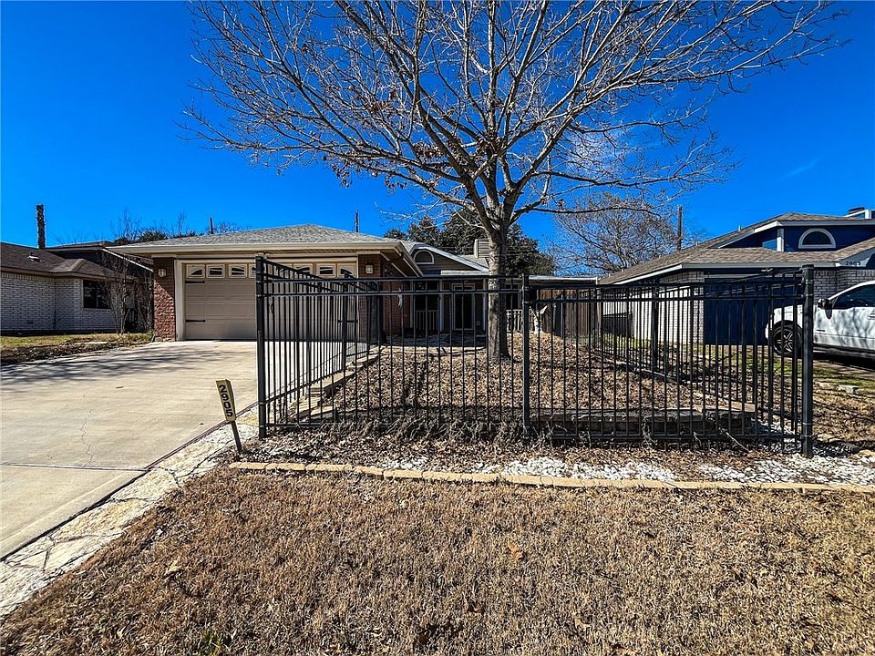 1st image of 2905 Fairchild Dr