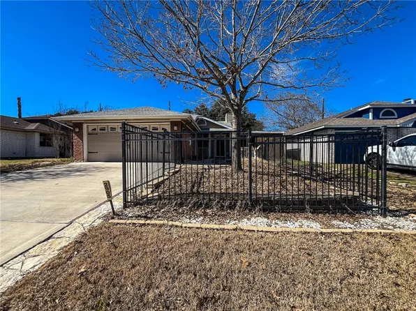 2905 Fairchild Dr, Bryan, TX 77803