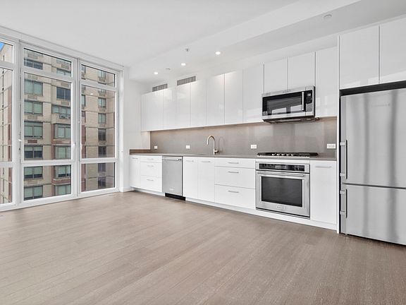 3rd image of 42 W 33rd St APT 32B