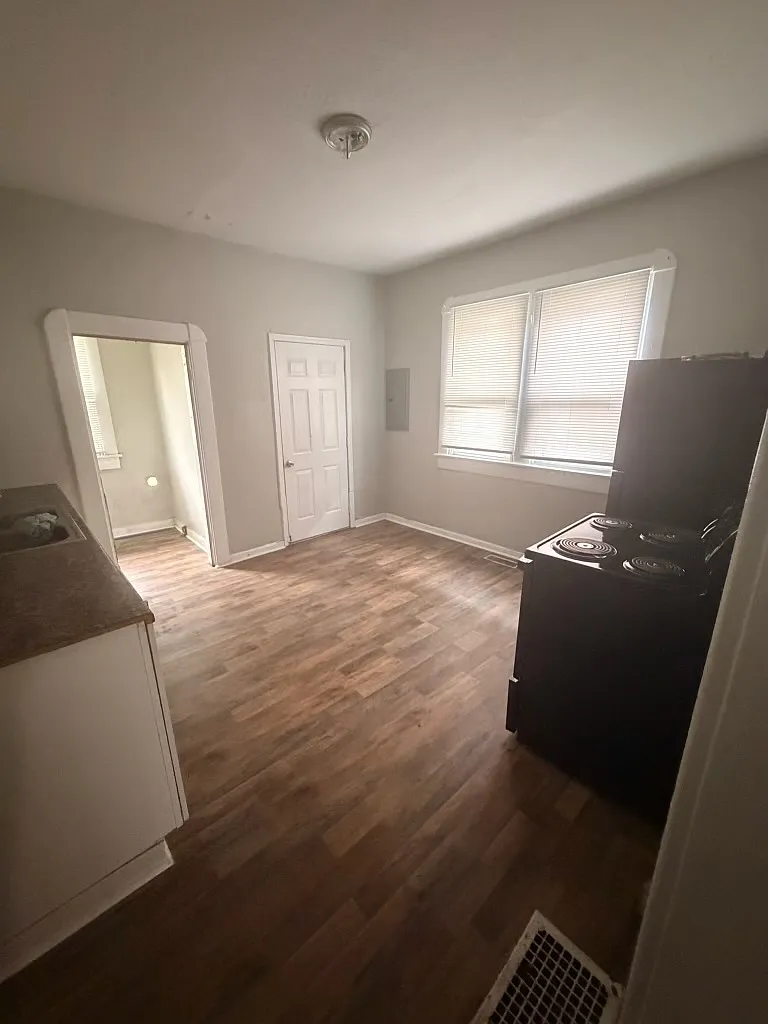 2 bed, 1100 sqft, $1,350 — Photo 3