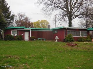 305 Jefferson Ave, Flora, IL 62839