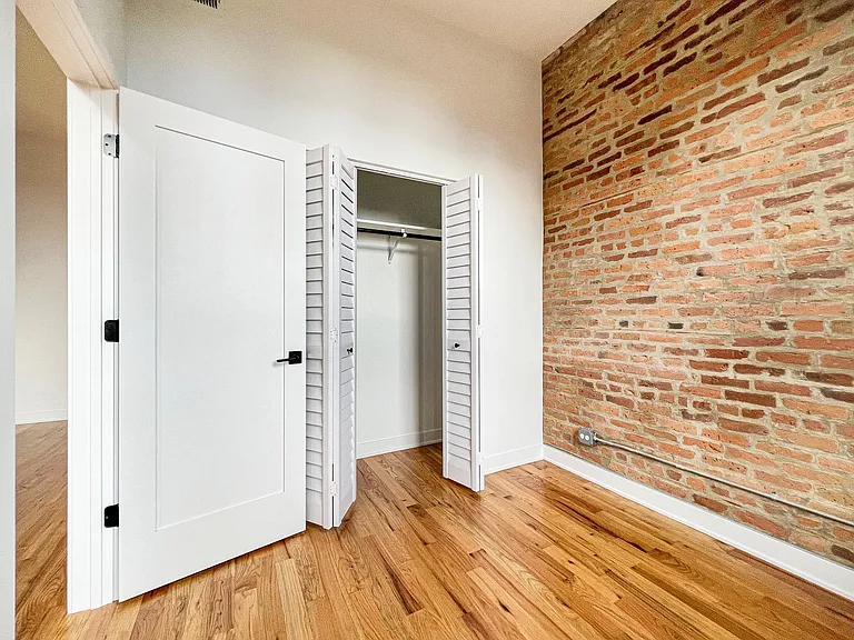 309 W Chicago Ave #301 — Photo 17