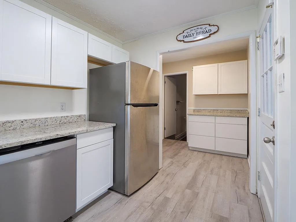 3 bed, 2.0 bath, 1438 sqft, $1,900 — Photo 3