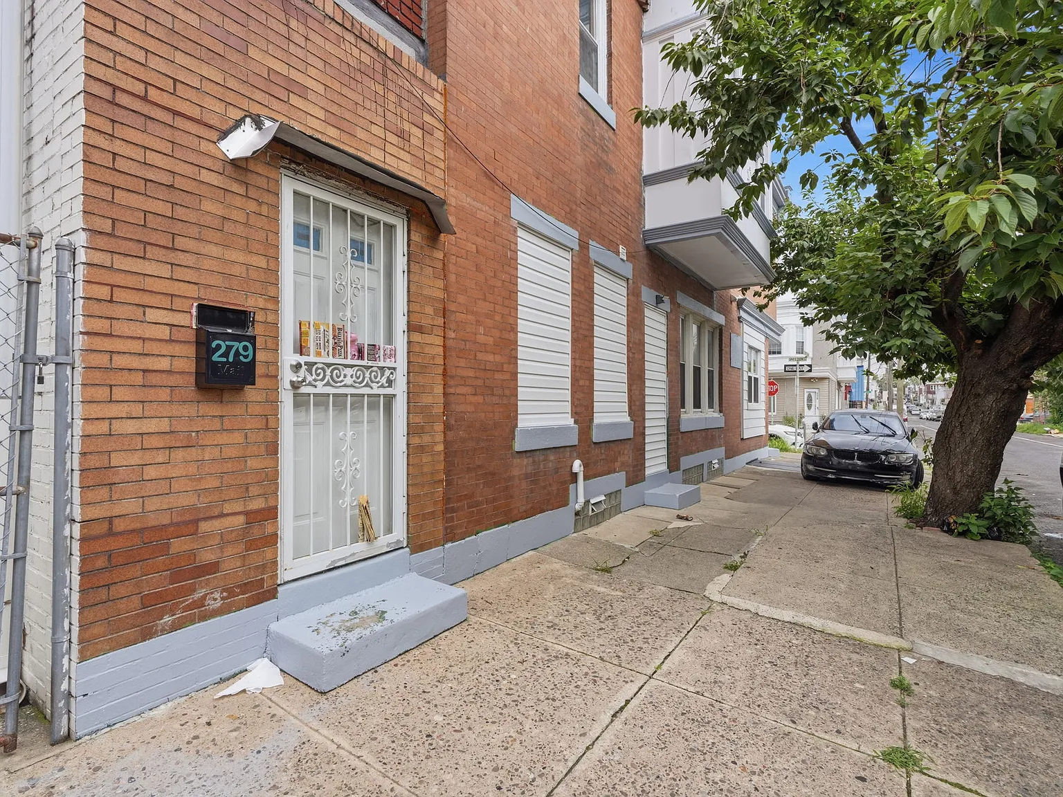 4 bed, 1696 sqft, $2,500 — Photo 2