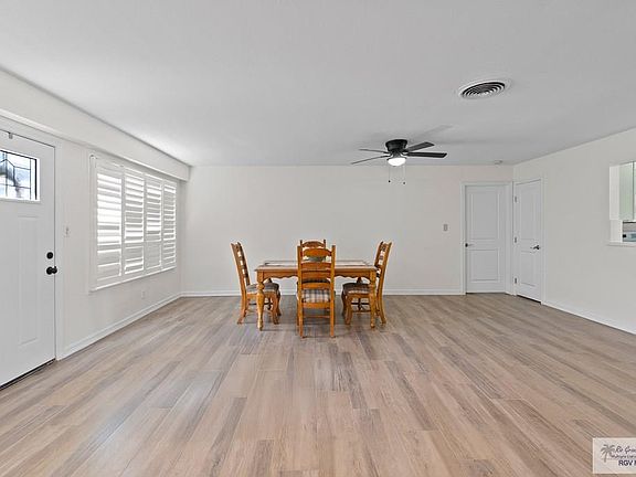 3rd image of 1725 Palm Valley Dr W