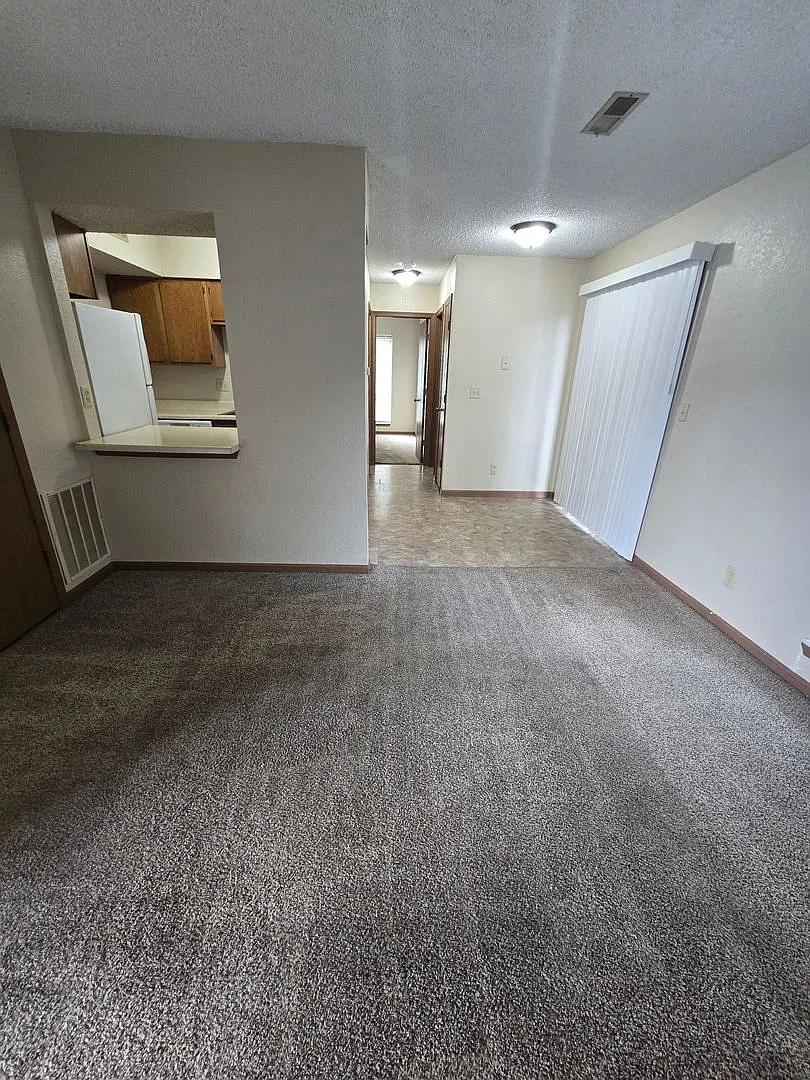 2 Bedroom 1 Bathroom Apartment in heart of Osage Beach! — Photo 3