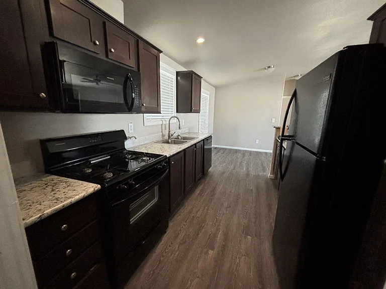 7300 N 51st Ave #63 — Photo 4