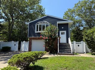 64 Chestnut St, Coram, NY 11727