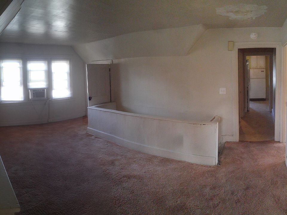 2nd image of 261 E Broad St APT 3