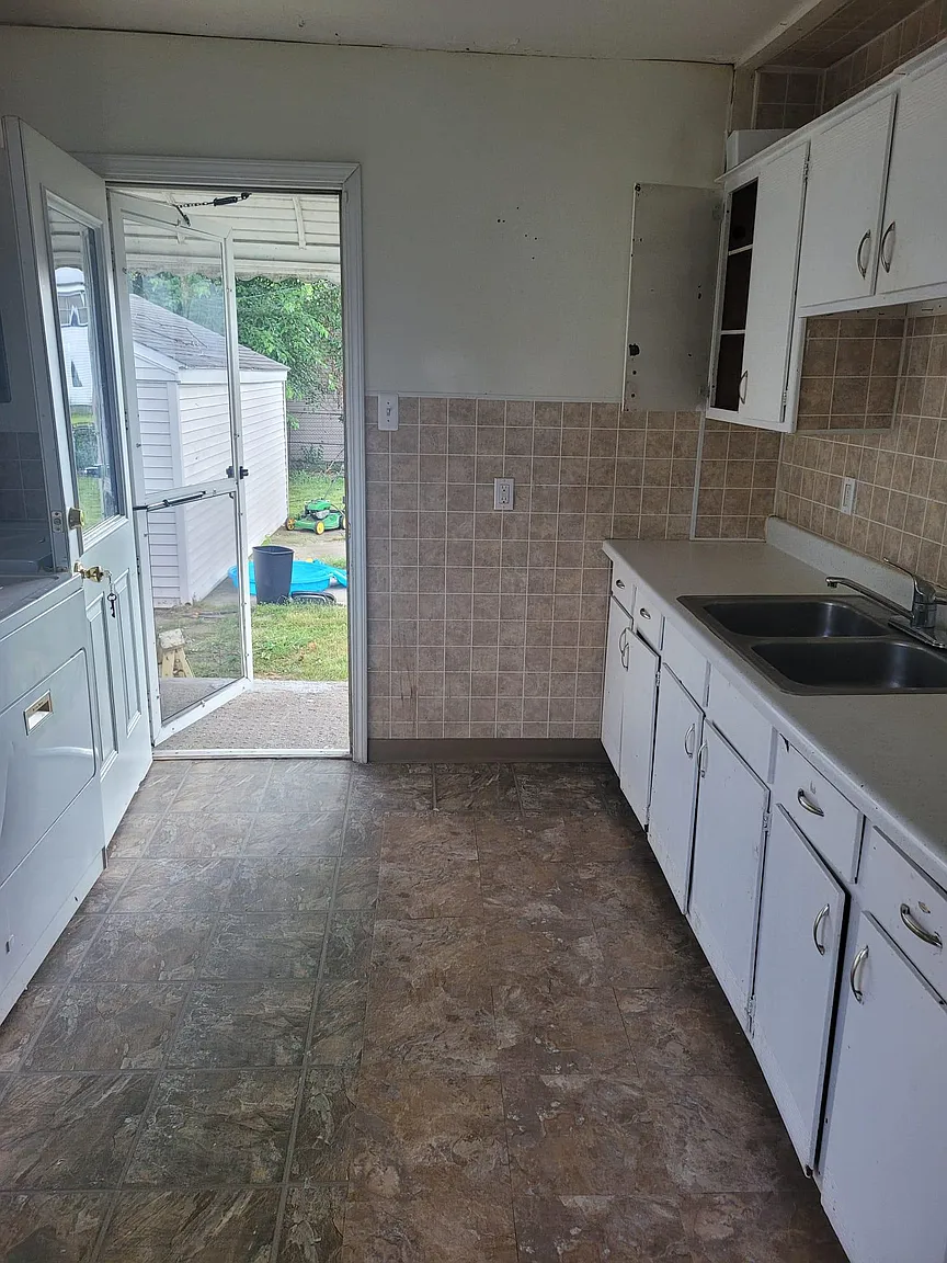 21535 Atlantic Ave photo 1