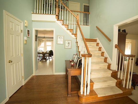 5th image of 561 Brittany Ct
