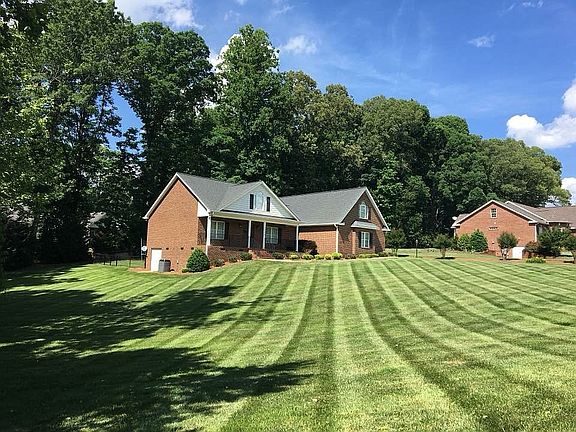 2nd image of 174 Canopy Oak Ln