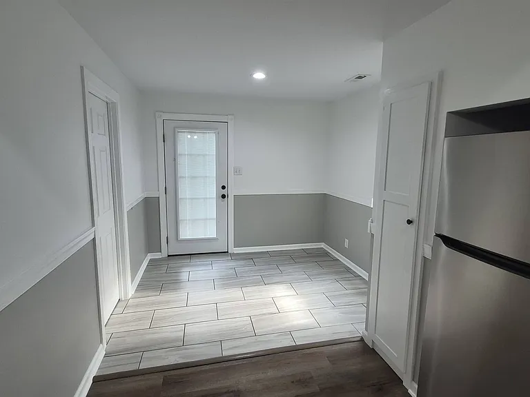 139 E South St — Photo 8