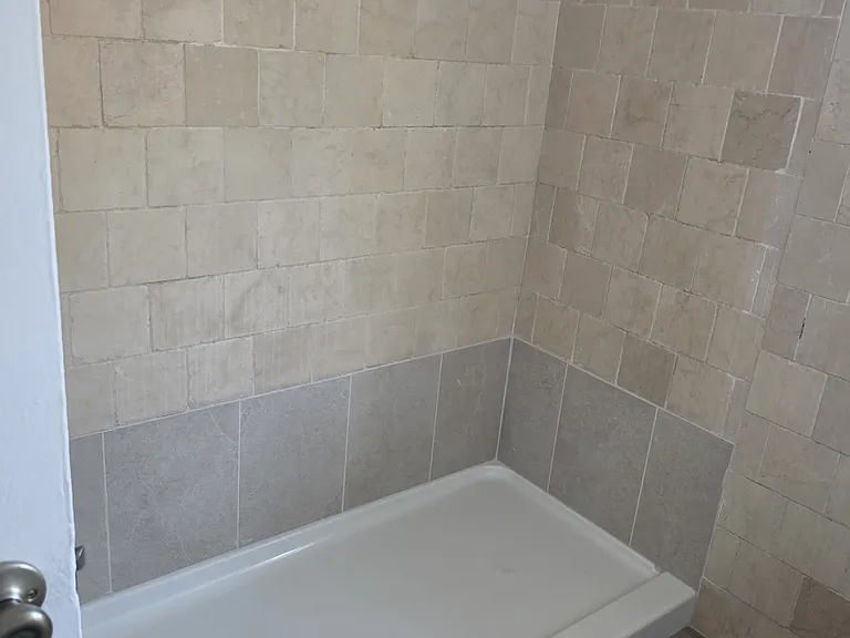 619 S Baker St — Photo 1