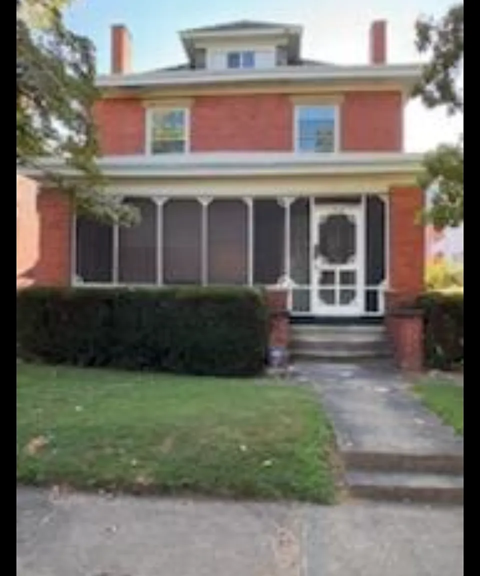 7th St, Huntington — Photo 1