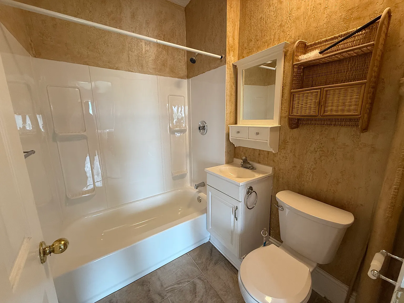 10 Fairview Ave — Photo 3