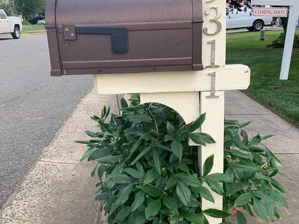 9311 S Whitt Dr, Manassas Park, VA 20111