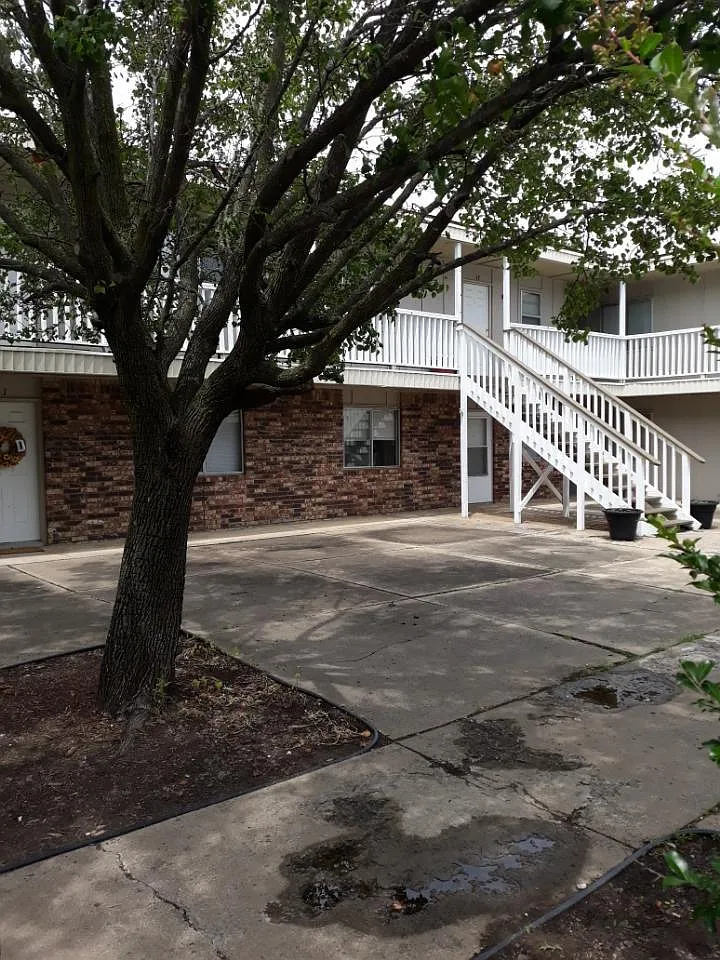 2 bed, 800 sqft, $775 — Photo 2