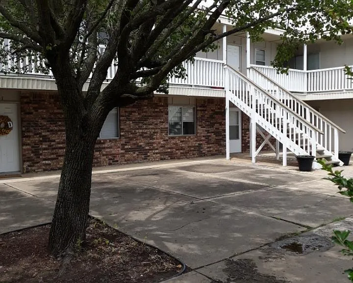 212 Capitol St — Photo 8