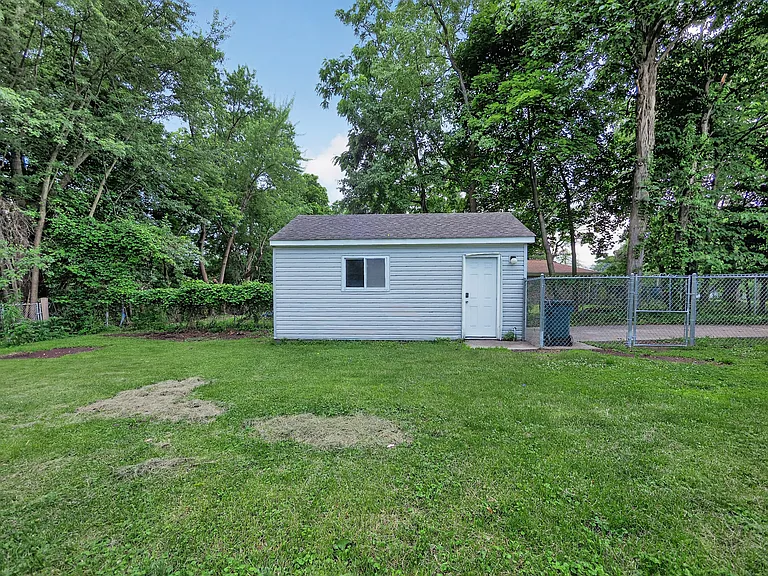 388 E South Blvd — Photo 18