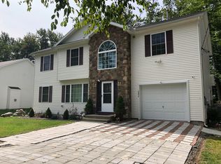 6347 Ventnor Dr, Tobyhanna, PA