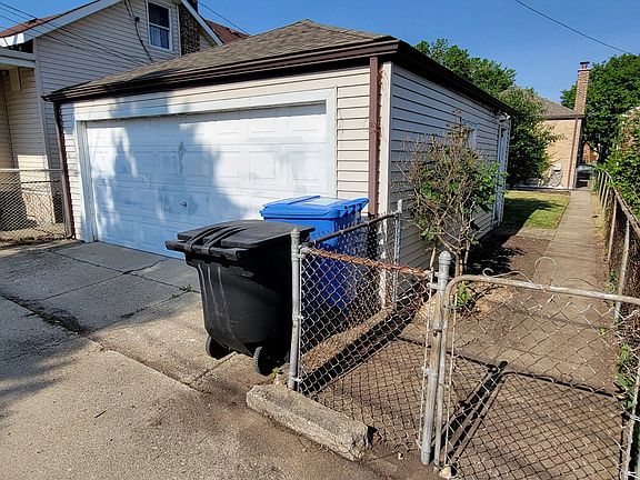 4th image of 3841 N Pontiac Ave