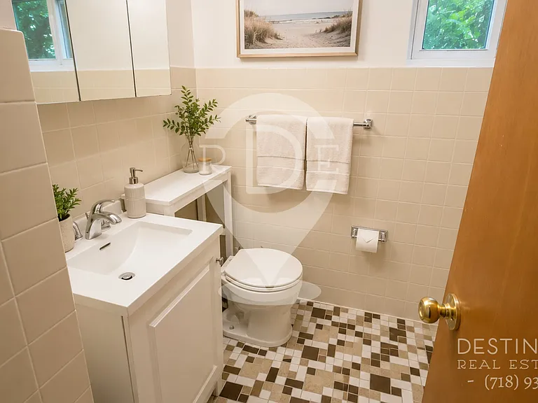 340 7th Ave #4R — Photo 4