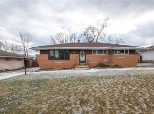 2631 Sherwood Dr, Parma, OH