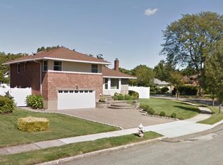 6 Michael Rd, Syosset, NY 11791