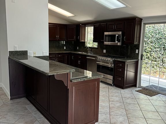 4th image of 6251 Oakdale Ave