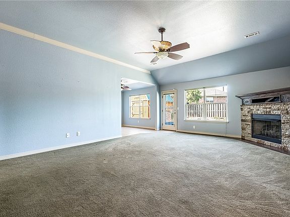 4th image of 2904 SW Briar Creek Ave