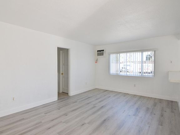 4th image of 10906 Columbus Ave #4