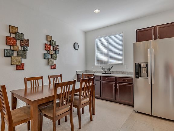 3rd image of 302 N 79th Pl