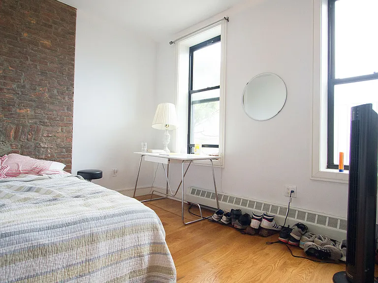 208 Evergreen Ave #2R — Photo 7