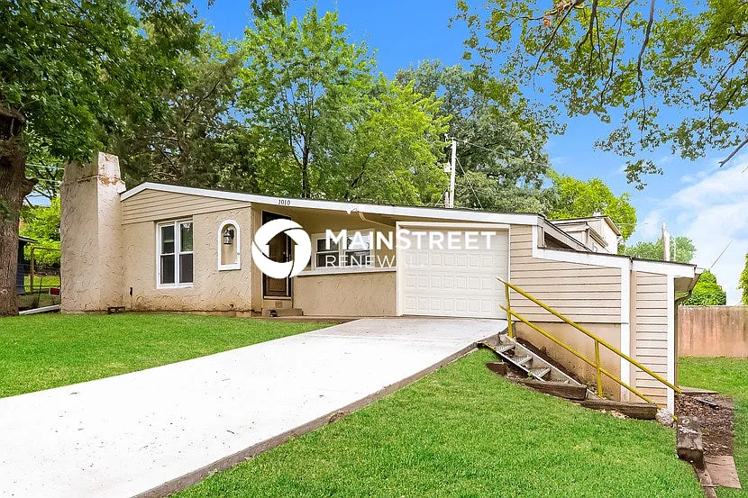 1010 S Appleton Ave — Photo 1