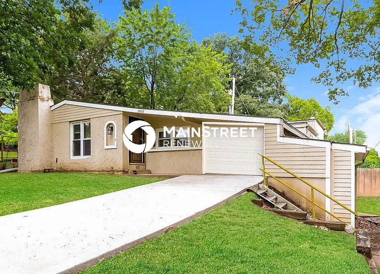 1010 S Appleton Ave — Photo 1